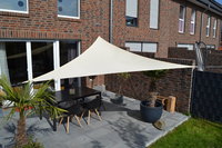 Driehoekzonnezeil 360 x 360 x 360 cm - ivoor - waterafstotend incl. bevestigingsmateriaal